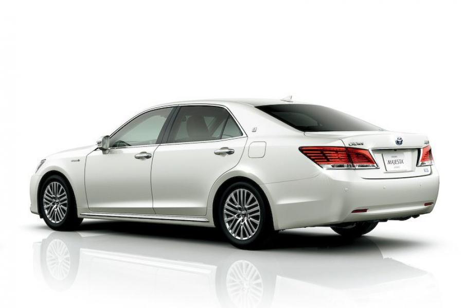  Toyota Crown Majesta F Version 2014 года  (фото 2 из 2)